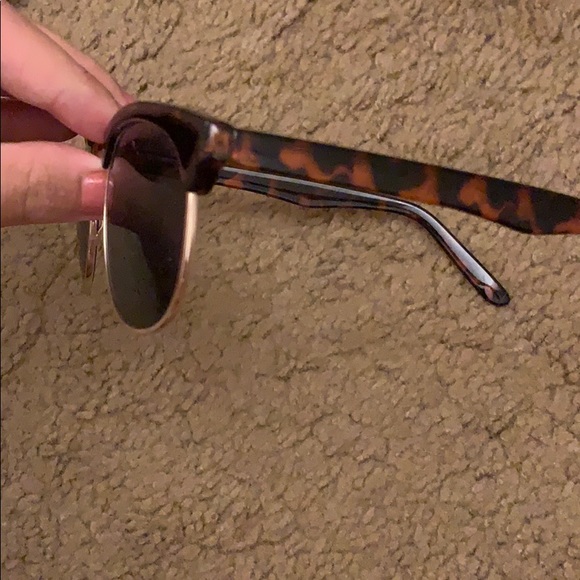 Sunglasses - Picture 3 of 4